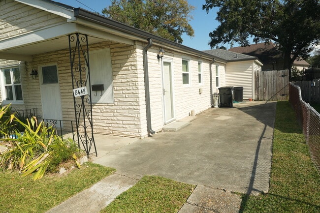 8445 Jefferson Hwy in Harahan, LA - Building Photo - Building Photo