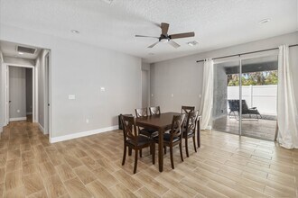 6592 Taxiway Cir in Orlando, FL - Building Photo - Building Photo