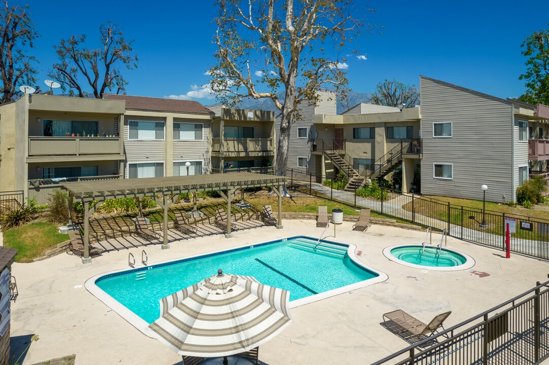 Arbor Park Apartments in Upland, CA - Foto de edificio