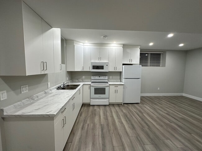 46211 Promontory Rd in Chilliwack, BC - Building Photo - Building Photo