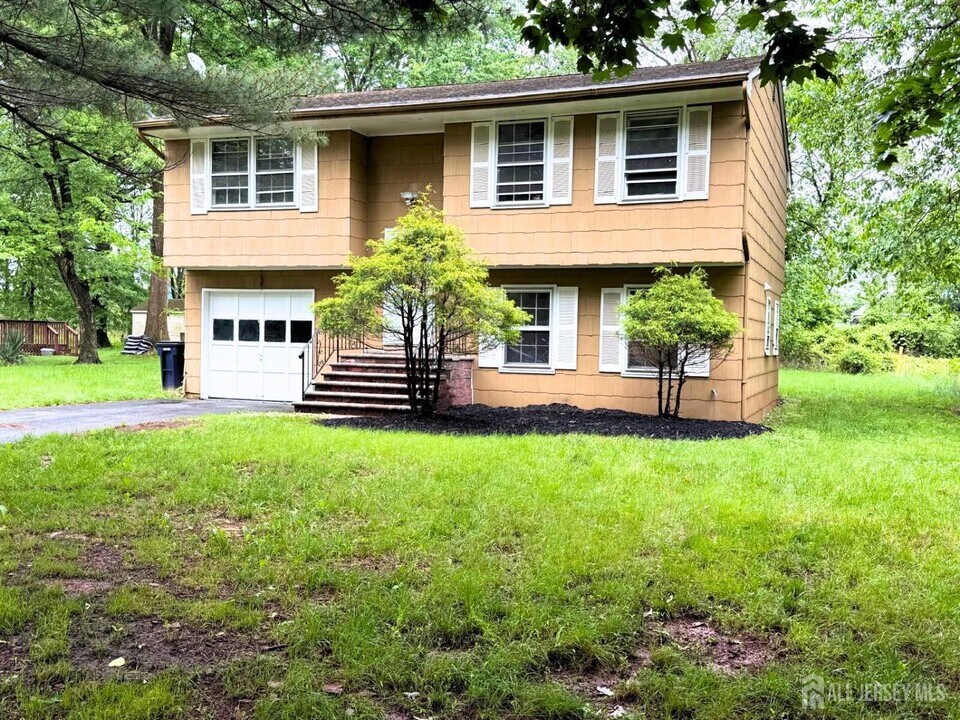5 Pelmont Pl in Piscataway, NJ - Building Photo