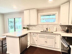 640 Manhasset Rd in Charlotte, NC - Building Photo - Building Photo