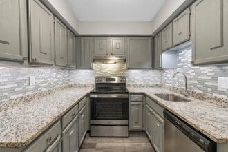 StoneGate Apartments in Middletown, CT - Foto de edificio - Building Photo