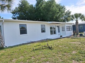 22137 Midway Blvd in Port Charlotte, FL - Building Photo