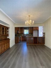 521 E Valencia Ave in Burbank, CA - Foto de edificio - Building Photo