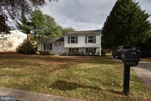 7045 MacBeth Way in Eldersburg, MD - Building Photo