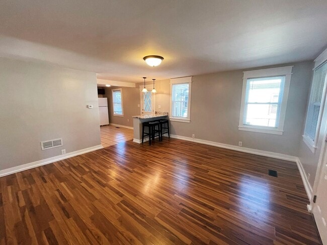 property at 212 E Washington St