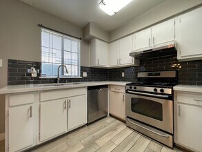 7086 Burcot Ave in Las Vegas, NV - Building Photo - Building Photo