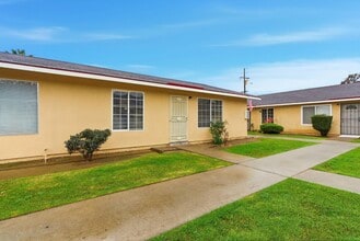 616 S Irwin St in Hanford, CA - Building Photo - Building Photo