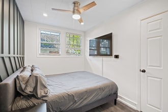 2009 W Dekle Ave in Tampa, FL - Foto de edificio - Building Photo