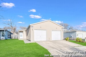 3812 Maverick Crk Rd in San Antonio, TX - Building Photo