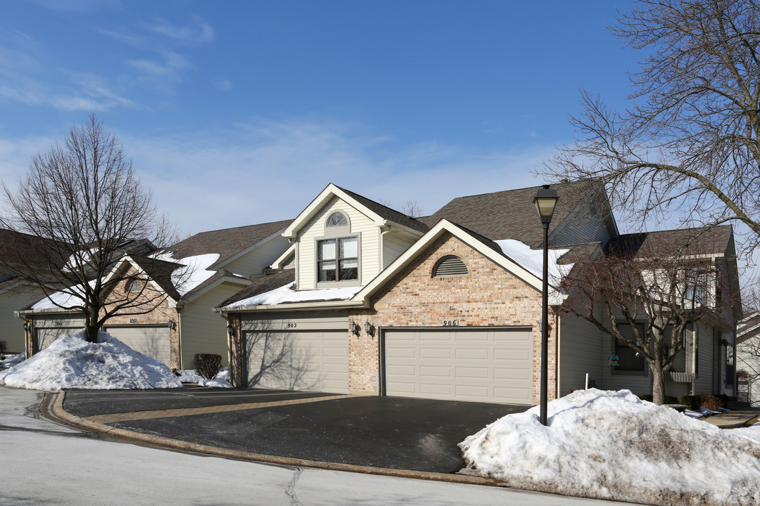 Auburn Woods in Palatine, IL - Building Photo