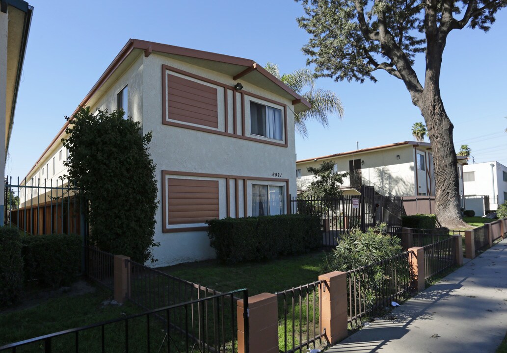 Westland @ 69th Street in Long Beach, CA - Foto de edificio