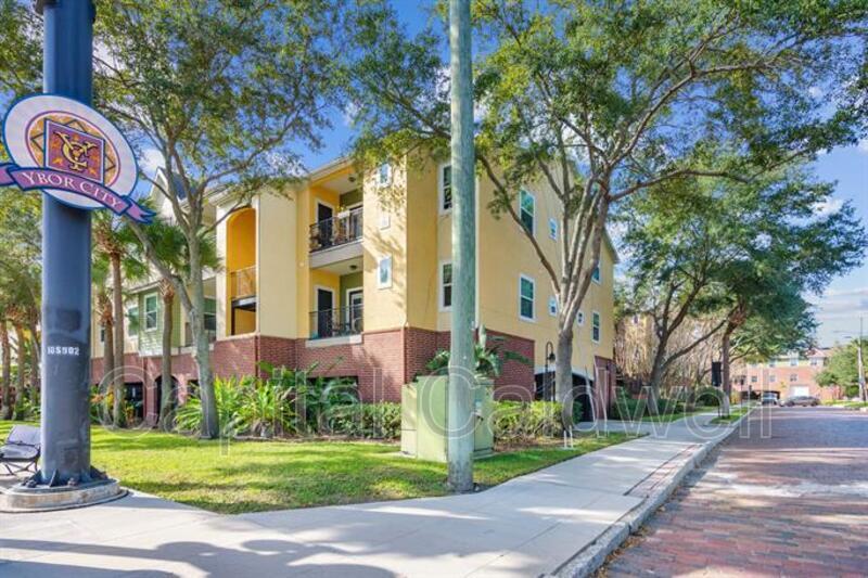 2010 E Palm Ave in Tampa, FL - Building Photo