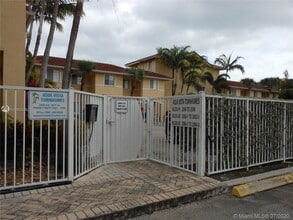 2088 NE 167th St-Unit -2-110 in North Miami Beach, FL - Building Photo - Building Photo