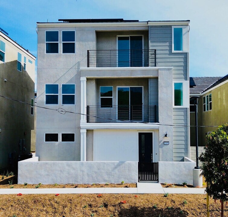 27356 Alpine Mdws Ct in Valencia, CA - Building Photo