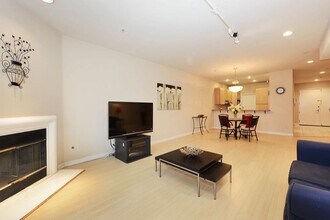 117 N Gale Dr, Unit 203 in Beverly Hills, CA - Building Photo - Building Photo