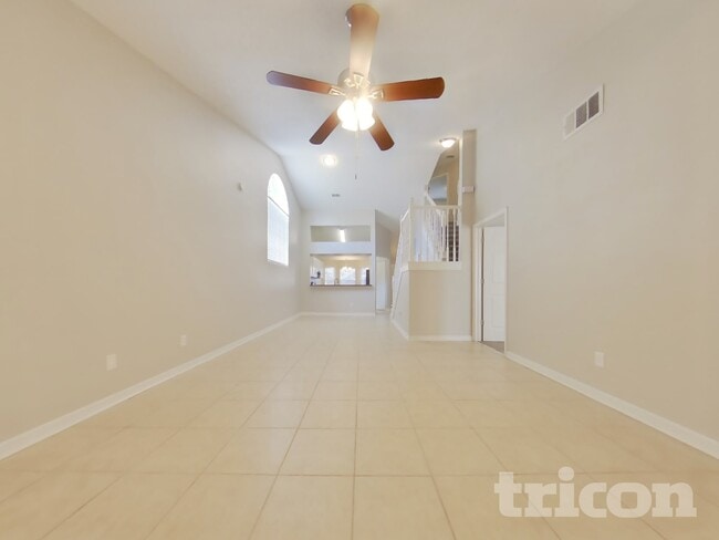 1627 Chatham Cir in Apopka, FL - Foto de edificio - Building Photo