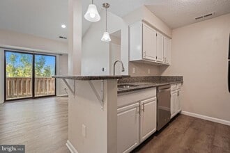 607 Ravens Crest Dr in Plainsboro, NJ - Foto de edificio - Building Photo