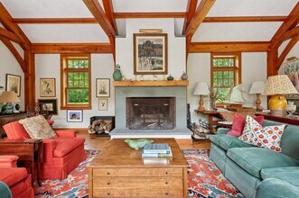 5 Baiting Hollow Rd in East Hampton, NY - Building Photo - Building Photo