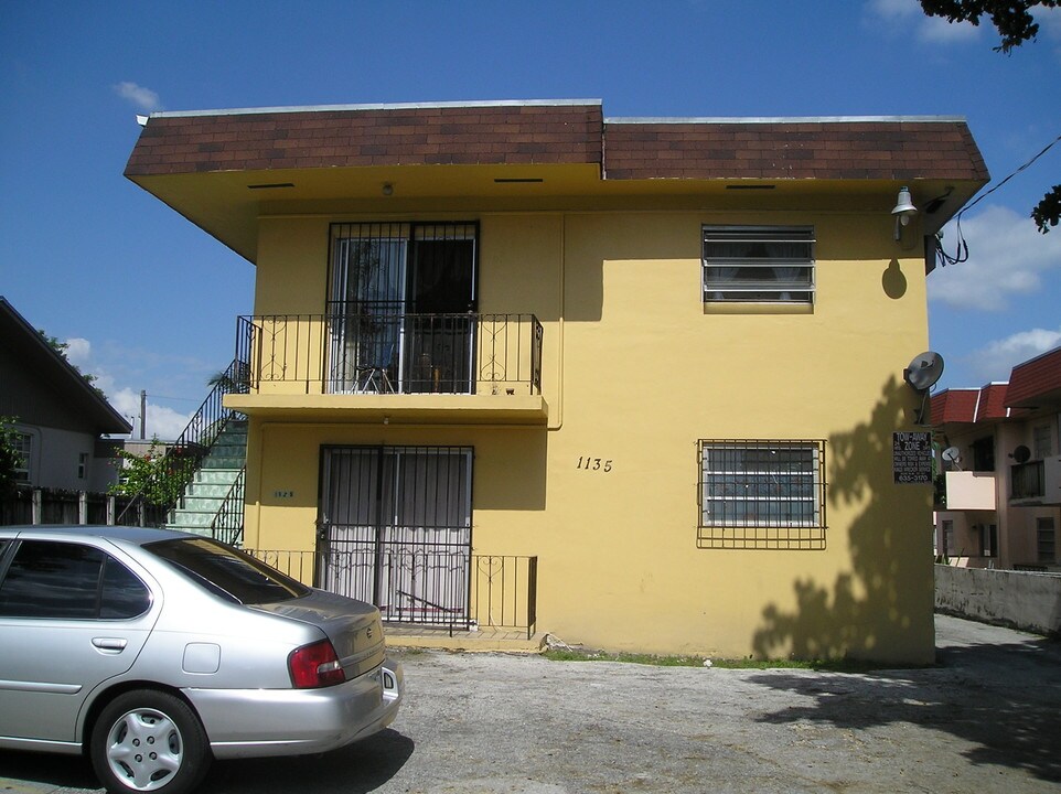 1135 NW 6th St in Miami, FL - Building Photo