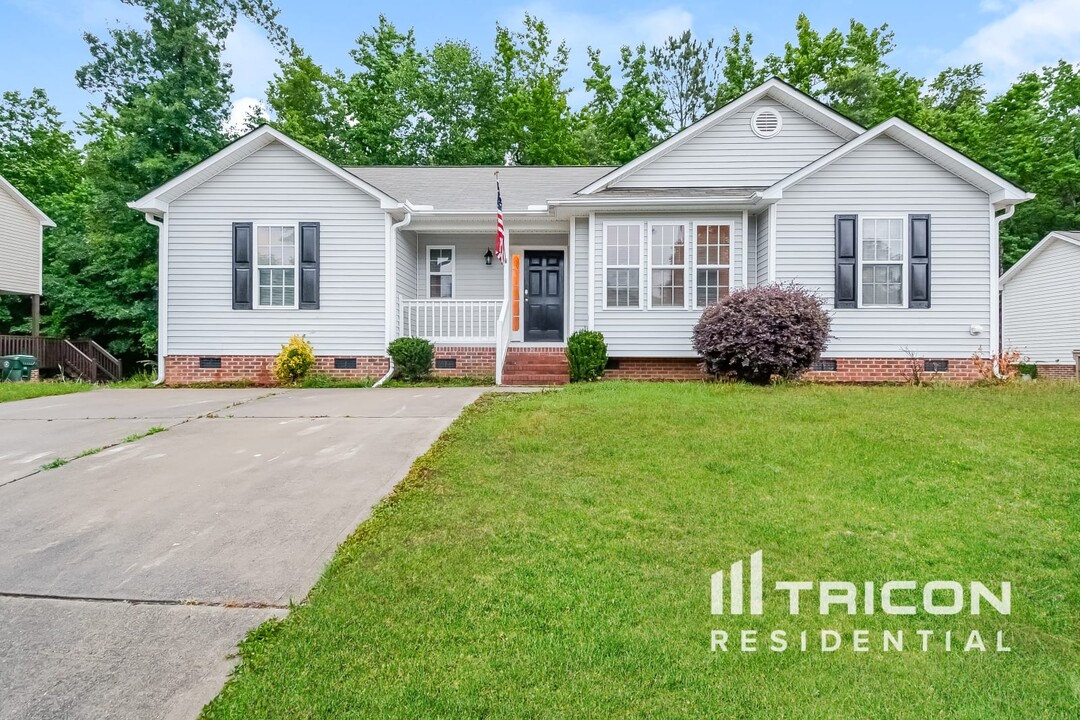 121 Quiet Refuge Ln in Garner, NC - Building Photo