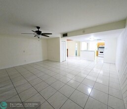 2233 Nova Village Dr in Davie, FL - Building Photo - Building Photo