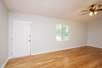 1890 Lamplighter Way in Snellville, GA - Building Photo - Building Photo