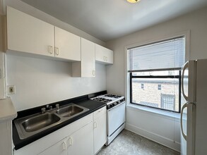 2338 N Spaulding Ave in Chicago, IL - Foto de edificio - Building Photo