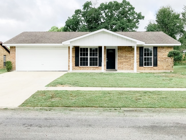 2205 Mustang St in Deridder, LA - Foto de edificio - Building Photo