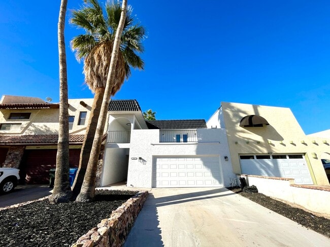 2689 Country Club Dr in Bullhead City, AZ - Building Photo - Building Photo