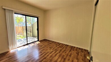 217 Ada Ave in Mountain View, CA - Foto de edificio - Building Photo