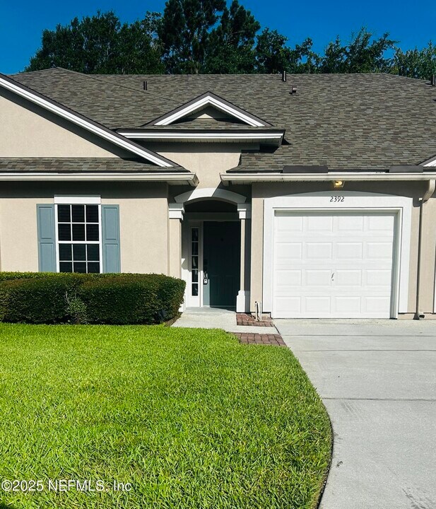 2392 Old Pine Trail in Orange Park, FL - Building Photo