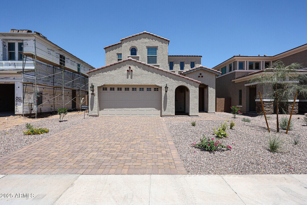 7662 W Crabapple Dr in Peoria, AZ - Building Photo