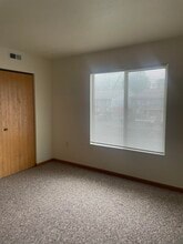 Golden Oak Village in South Bend, IN - Foto de edificio - Building Photo