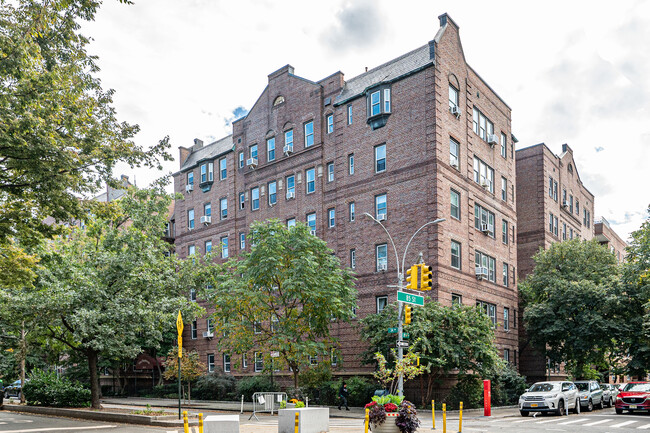 Saybrook in Jackson Heights, NY - Building Photo - Building Photo