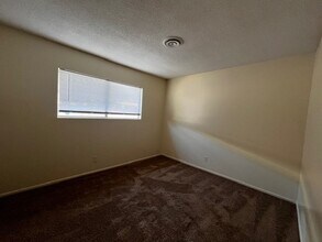 1612 Ludwig Dr in Las Vegas, NV - Building Photo - Building Photo