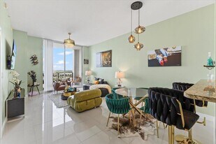550 Okeechobee Blvd, Unit LPH18 in West Palm Beach, FL - Building Photo