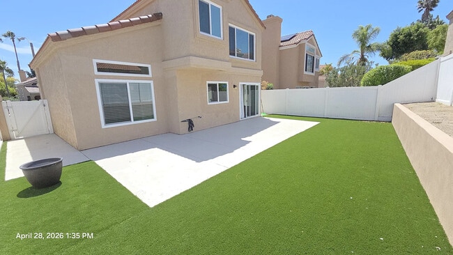869 Southshore Dr in Chula Vista, CA - Foto de edificio - Building Photo