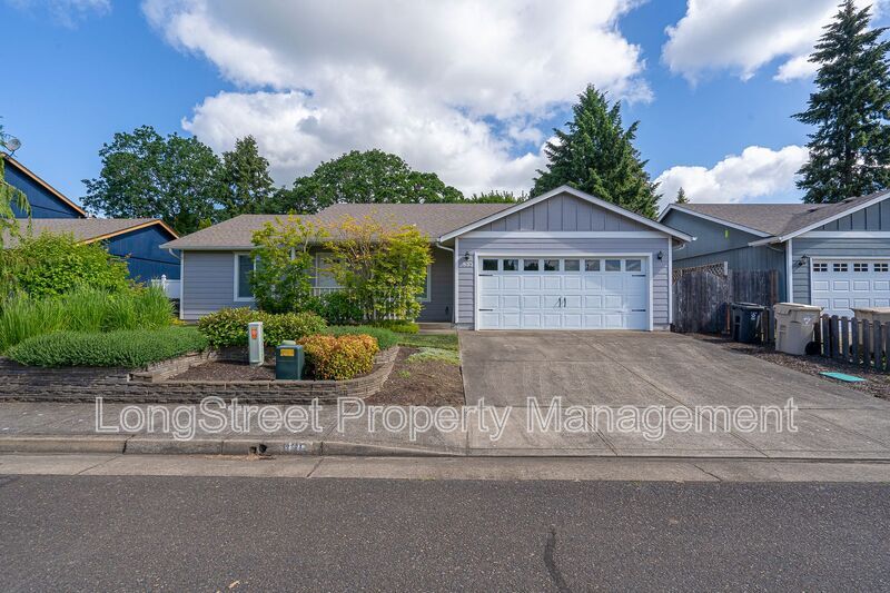 835 NW Teak Loop in Albany, OR - Building Photo