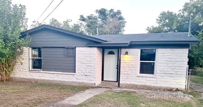 property at 4822 Hemphill Dr