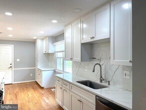 9725 Cinnamon Creek Dr in Vienna, VA - Building Photo - Building Photo