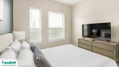 3501 Ross Ave, Unit 3033 in Dallas, TX - Building Photo - Building Photo