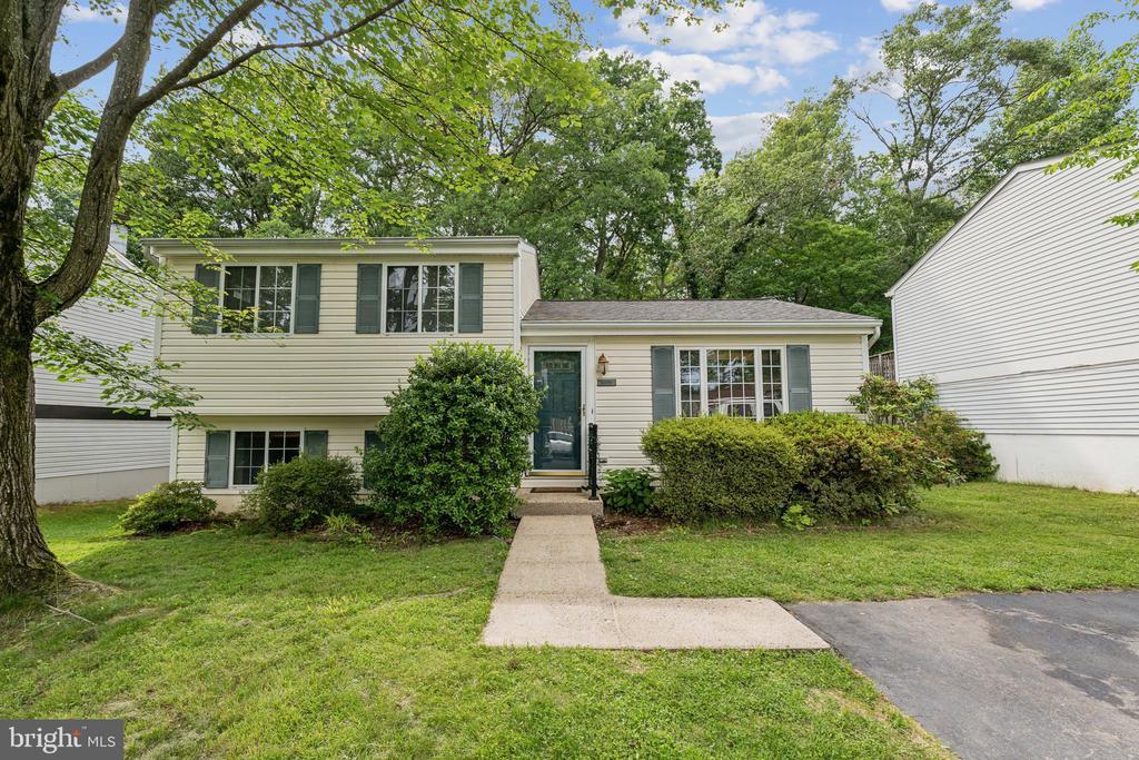 8490 Rippled Creek Ct in Springfield, VA - Foto de edificio