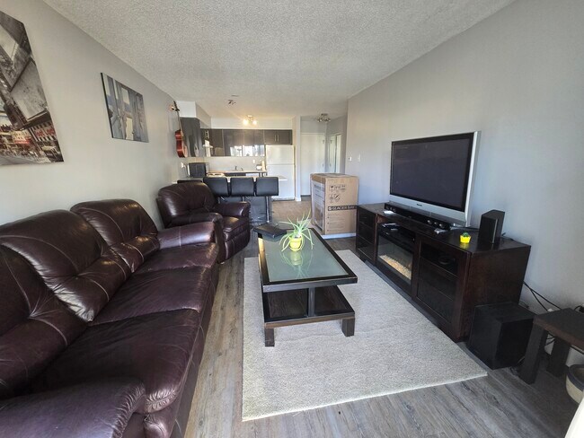 1718 Nelson St in Vancouver, BC - Building Photo - Building Photo