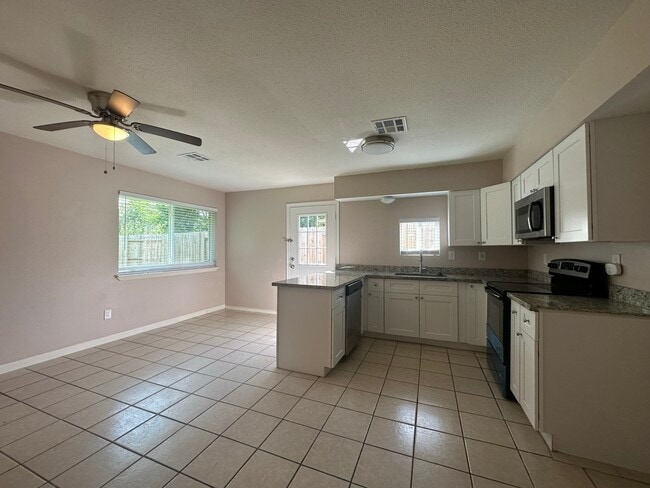 property at 1222 Ravenscourt Dr