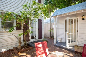 327 Margaret St in Key West, FL - Building Photo - Building Photo