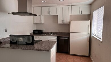 203 Lualan Ln in Roseville, CA - Foto de edificio - Building Photo