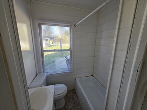 1301 Avenue A in Springfield, MI - Building Photo - Building Photo