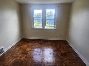 18 Corbin Ct, Unit #2 in Wilmington, DE - Foto de edificio - Building Photo